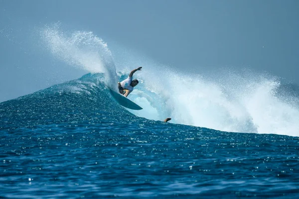 Surfař Perfektní Modré Velké Trubice Vlny Prázdné Linky Nahoru Ideální — Stock fotografie