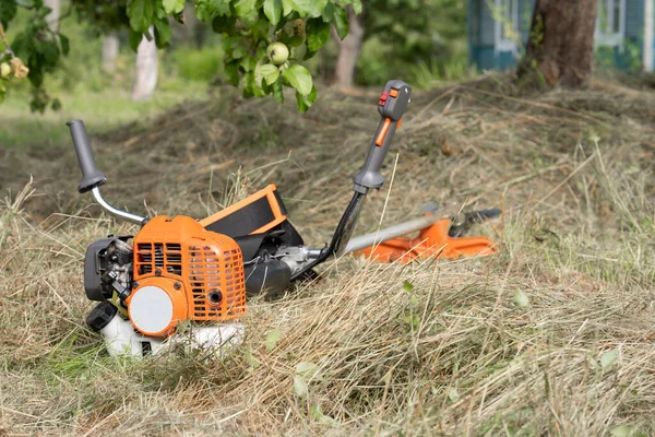 Petrol Scythe Trimmer Brushcutter Lies Hay Cut Mowing Tall Grass — Stock Photo, Image
