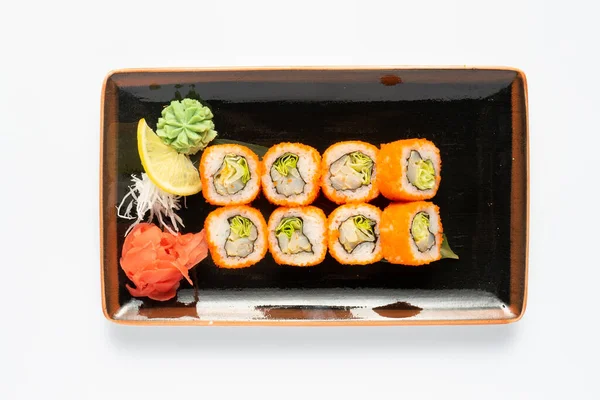 Porcja Maki Sushi Asortymentem Japońskich Dań Bocznych Prostokątnej Płytce Ceramicznej — Zdjęcie stockowe