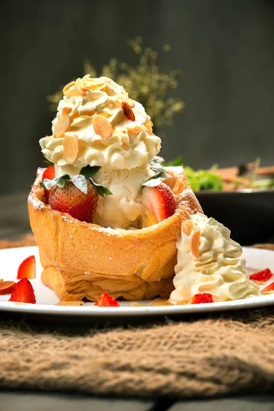 Tostadas Francesas Con Helado Vanila —  Fotos de Stock