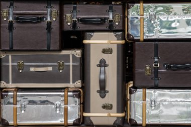 Eski bavul yığını - bagaj