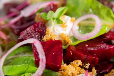 Quinoa pancar salatası - sağlıklı trend yiyecekler