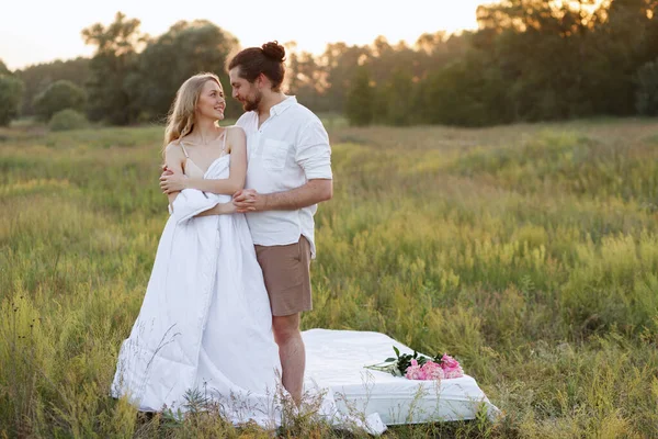 Paar Morgens Glücklich Bett Freien — Stockfoto