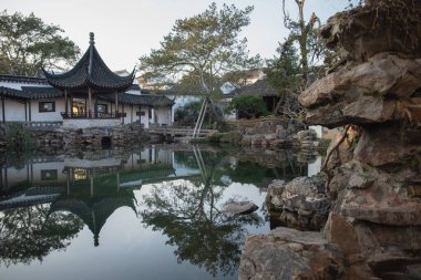 Suzhou, Jiangsu, Chin 'deki Canglang Pavyonu (Dalgalanan Dalga Pavyonu) Bahçesi