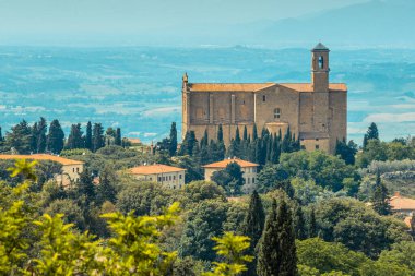 Santi Giusto e Clemente (San Giusto ya da San Giusto Nuovo olarak da bilinir), İtalya 'nın Toskana kentinin Volterra kentinde antik bir kilise..