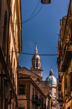 Caltanissetta 'daki Santa Maria la Nova Katedrali' ne bir göz atalım.