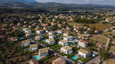 Ville 'in Campofelice di Roccella' daki deniz manzarası deniz manzarası ve yüzme havuzlu evler.
