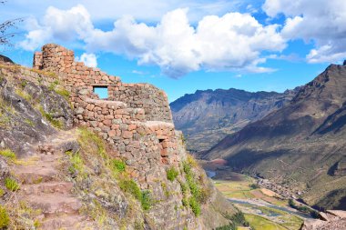 Urubamba Vadisi, Peru 'da Pisac' ta Manzaralı Manzara