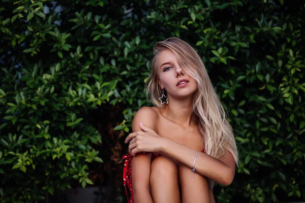 Outdoor Mode Porträt Natürliche Schönheit Junge Hübsche Frau Mit Leichtem — Stockfoto