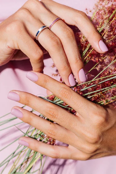 Fechar Tiro Romântico Bonito Rosa Gel Polido Unhas Manicure Mulher — Fotografia de Stock