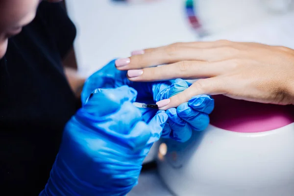 Hardware Manicure Proces Mooie Vrouwelijke Handen Vinger Nagel Behandeling Het — Stockfoto