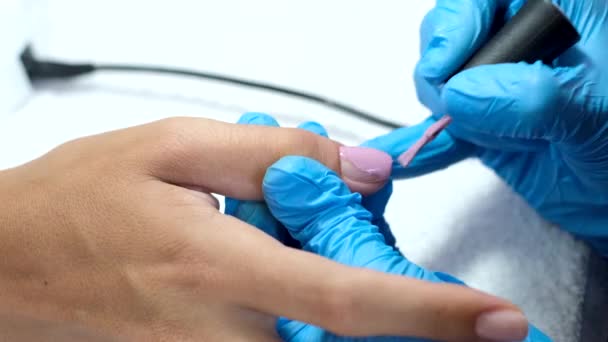 Proces Manicure Sprzętu Piękne Kobiece Dłonie Leczenie Paznokci Proces Robienia — Wideo stockowe