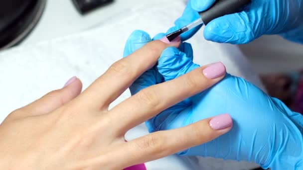 Διαδικασία Μανικιούρ Υλικού Όμορφα Γυναικεία Χέρια Θεραπεία Νυχιών Δαχτύλων Διαδικασία — Αρχείο Βίντεο