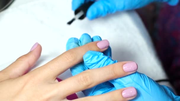 Hårdvarumanikyr Vackra Kvinnliga Händer Finger Spik Behandling Gör Processen Applicera — Stockvideo