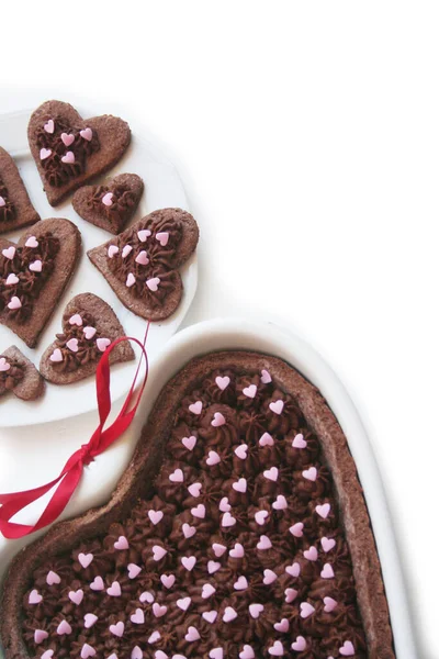 Karanfilli Çikolatalı Turta Beyaz Üzerine Izole Edilmiş Kurabiyeler Sevgililer Günü — Stok fotoğraf