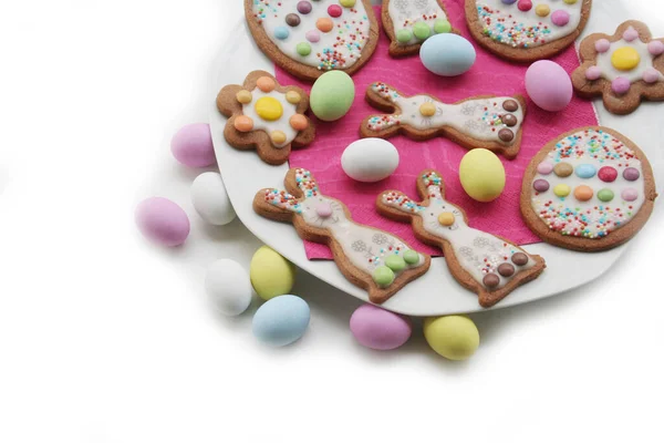 Galletas Pascua Caseras Forma Conejo Huevos Pascua Plato Sobre Fondo — Foto de Stock