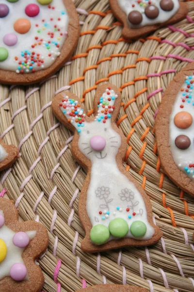 Biscoitos Caseiros Páscoa Forma Coelho Ovos Páscoa Fundo Madeira Antecedentes — Fotografia de Stock