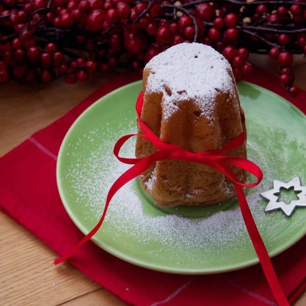 Итальянский Рождественский Торт Пандоро Тарелке Деревянном Столе Традиционные Блюда Празднования — стоковое фото
