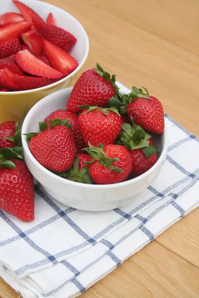 Fresh Ripe Strawberries Bowl Isolated White Background Summer Fruits — Stock Photo, Image