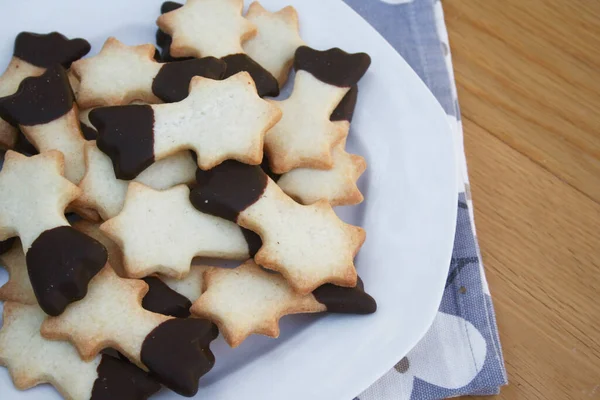 Biscoitos Manteiga Envidraçaram Com Chocolate Forma Uma Estrela Cadente Uma — Fotografia de Stock