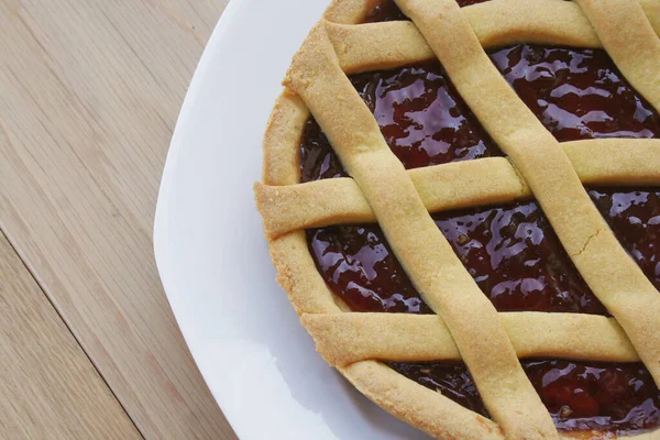 Délicieuse Tarte Aux Fraises Maison Avec Marmelade Sur Une Assiette — Photo