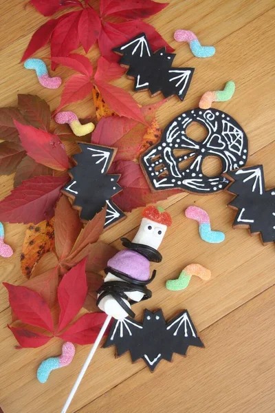 Différents Aliments Sucrés Halloween Sur Une Table Bois Avec Des — Photo