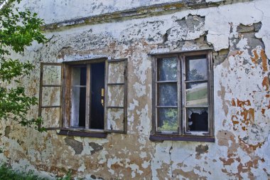 Voyvodina 'da terk edilmiş ve süslü bir çiftlik..