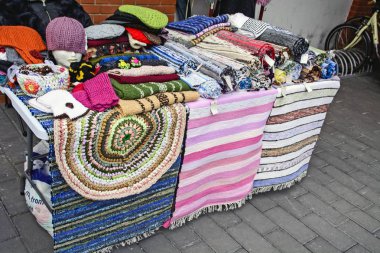 Bir tablo üzerinde yerli el dokuması patchwork.