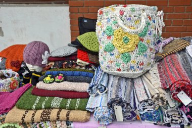 Bir tablo üzerinde yerli el dokuması patchwork.