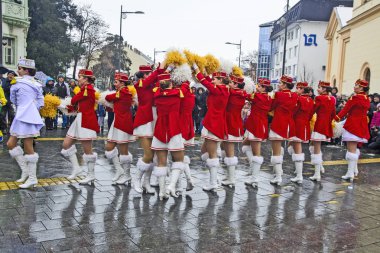 Zrenjanin, Sırbistan, 12, Ocak 2019; Öğrencileri Herceg Novi, Karadağ ve duyuruları Festivali Bahar sokak teşviki.