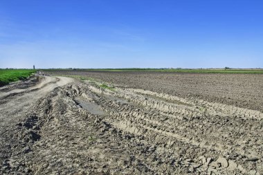 Kırsal eski traktör yolu ile alanlar ağır makine geçen nerede.