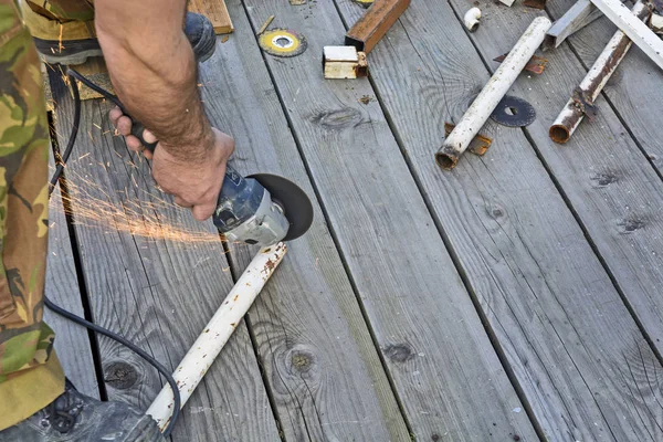 Metal elektrik değirmeni ile işleme