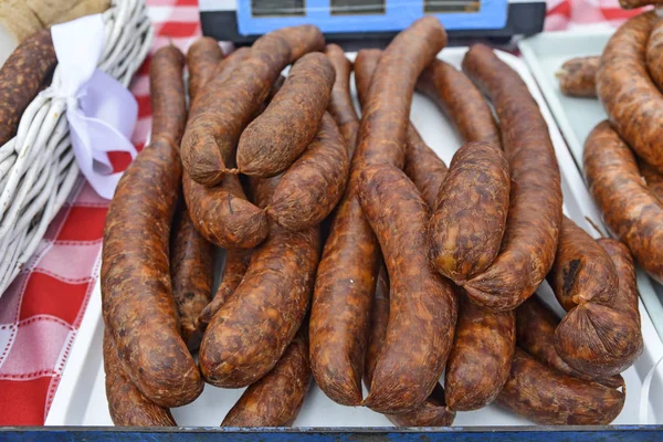 Salsichas de porco fumadas e secas — Fotografia de Stock