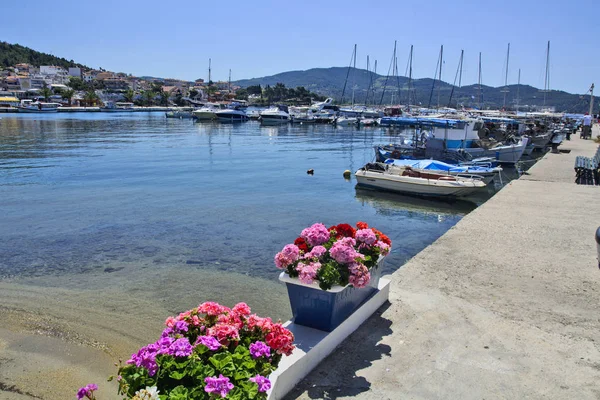 Vue du port Neos Marmaras — Photo