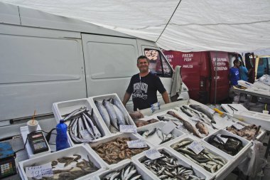 Mobil balık pazarı açık