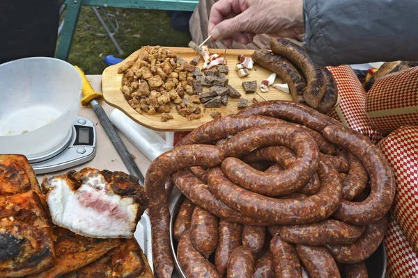 Proaspăt și uscat produce cârnați — Fotografie, imagine de stoc