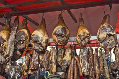 Kurutulmuş ve füme jambon