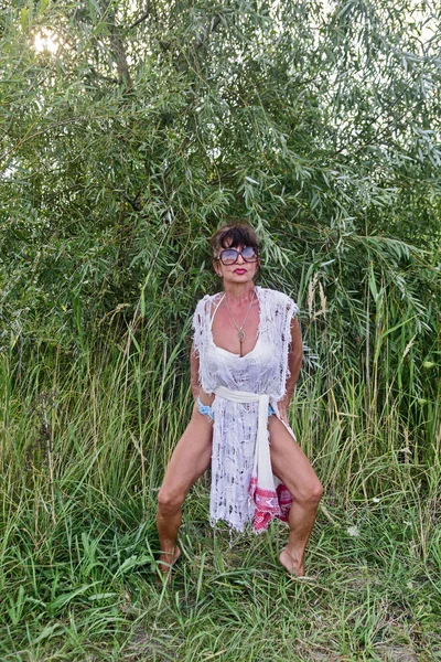 Dame in de Bush — Stockfoto