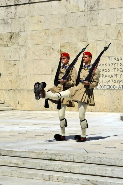 Cambio ceremonial de la guardia en Atenas —  Fotos de Stock