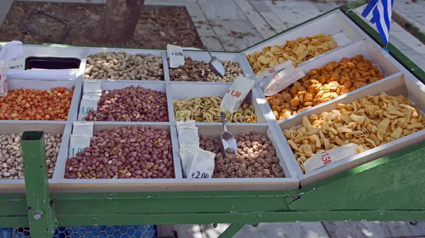 Straßenverkauf mit Snacks — Stockfoto