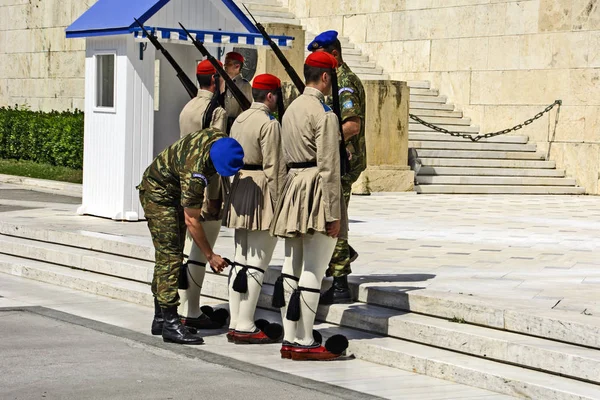 Одяг формовий зміна гвардії в Афінах — стокове фото