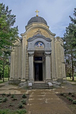 Becej, Fantast Castle 'daki Aziz George Şapeli, Sırbistan 19 Mayıs 2020. Şatonun avlusundaki şapelin görüntüsü ve girişi..