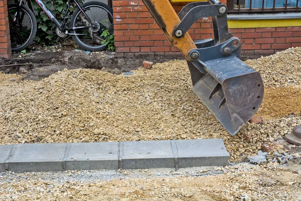 Excavator Works Street Prepares Ground Laying Asphalt Slabs — Stock Photo, Image