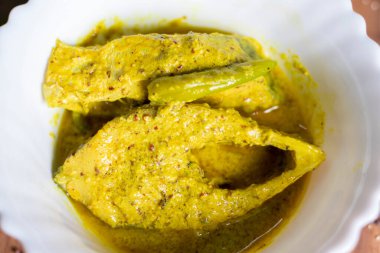 Meşhur Bengali Dish Hilsa / Haşhaş ve hardal tohumu tarifli balık.