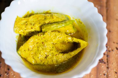 Meşhur Bengali Dish Hilsa / Haşhaş ve hardal tohumu tarifli balık.