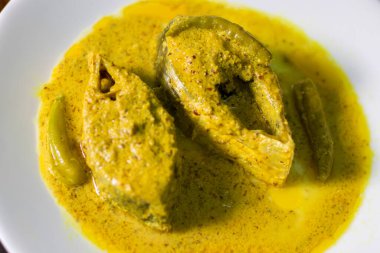 Meşhur Bengali Dish Hilsa / Haşhaş ve hardal tohumu tarifli balık.