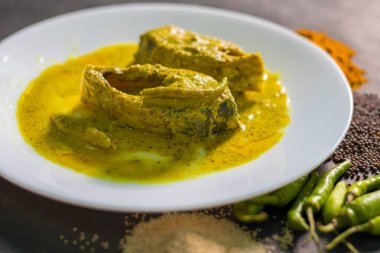 Meşhur Bengali Dish Hilsa / Haşhaş ve hardal tohumu tarifli balık.