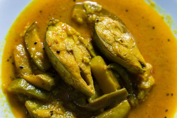 Beroemde Bengaalse Schotel Hilsha Ilish Met Brinjal Eggplant Recept — Stockfoto