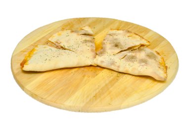 Tahtada kelebek şeklinde pizza var.