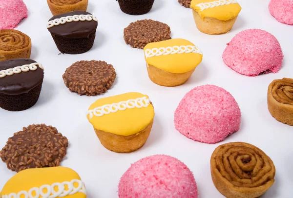 Çeşit çeşit abur cubur.. 